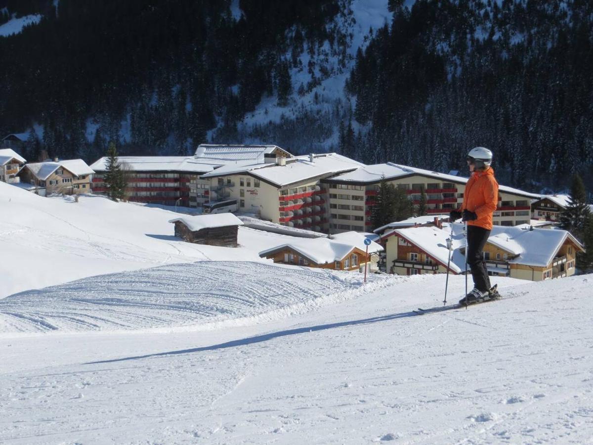 Spacious Corner Apartment In Aparthotel Kleinwalsertal Mittelberg Exterior photo